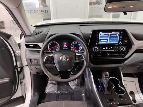 Used 2021 Toyota Highlander L image 61