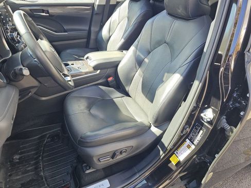 Used 2022 Toyota Highlander Limited image 6