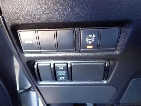 Used 2021 Nissan Armada SL w/ Captain's Chairs Package image 18