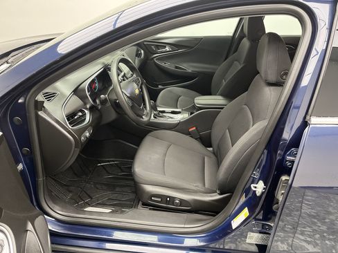 Used 2018 Chevrolet Malibu LT image 3