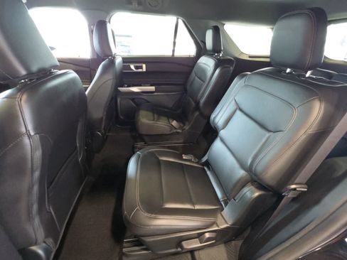 Used 2024 Ford Explorer XLT w/ Equipment Group 202A AWD/4WD image 31