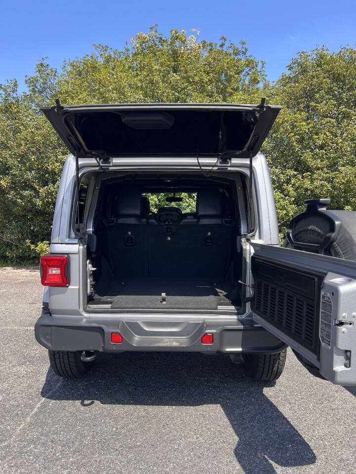 Used 2018 Jeep Wrangler Unlimited Sahara AWD/4WD image 7