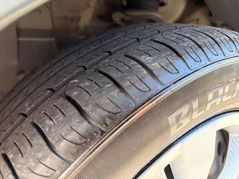 Used 2020 Nissan Kicks S image 11