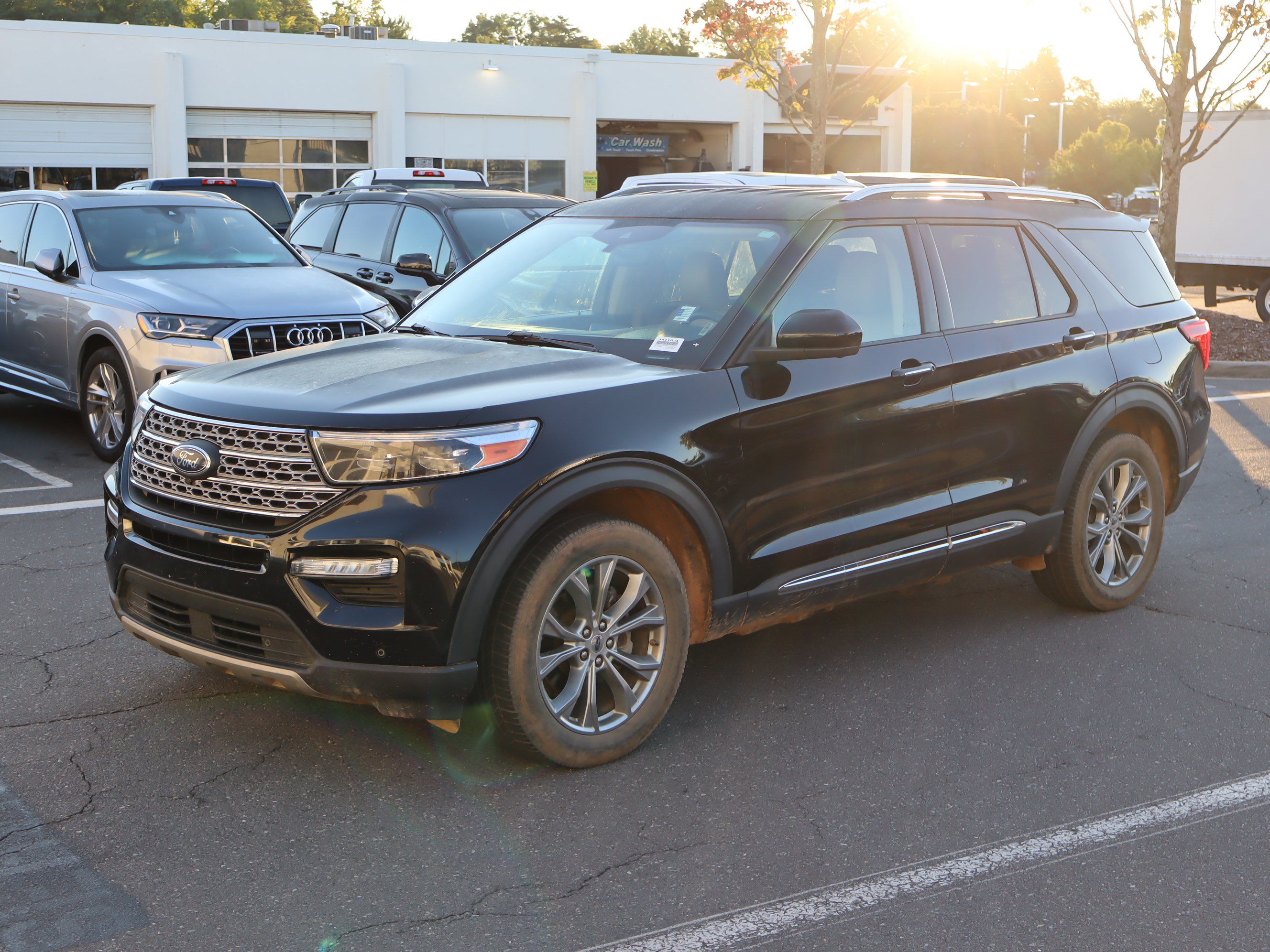 Used 2023 Ford Explorer Limited AWD/4WD image 5