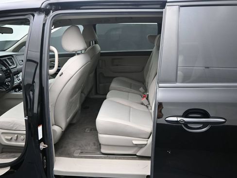 Used 2020 Kia Sedona LX FWD image 25