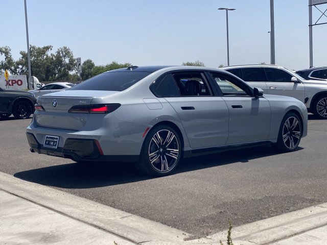 Used 2025 BMW 740i w/ Premium Package RWD image 6