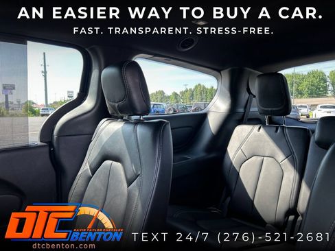 Used 2025 Chrysler Pacifica Select FWD image 28
