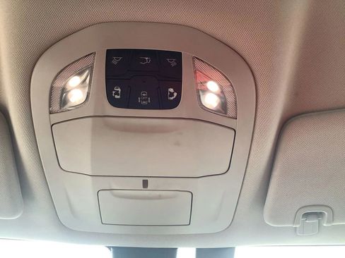 Used 2017 Chrysler Pacifica Touring-L FWD image 28