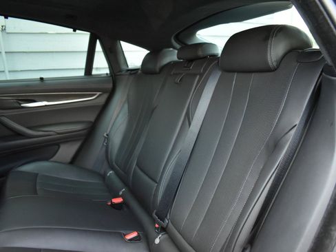 Used 2017 BMW X6 M AWD/4WD image 28