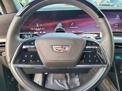 Used 2025 Cadillac Escalade ESV Premium Luxury Platinum image 23