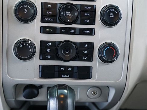 Used 2009 Ford Escape XLT image 17