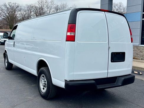 Used 2017 Chevrolet Express 3500 Extended image 8