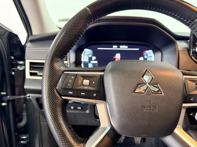 Used 2025 Mitsubishi Outlander 4WD Plug-In Hybrid image 14
