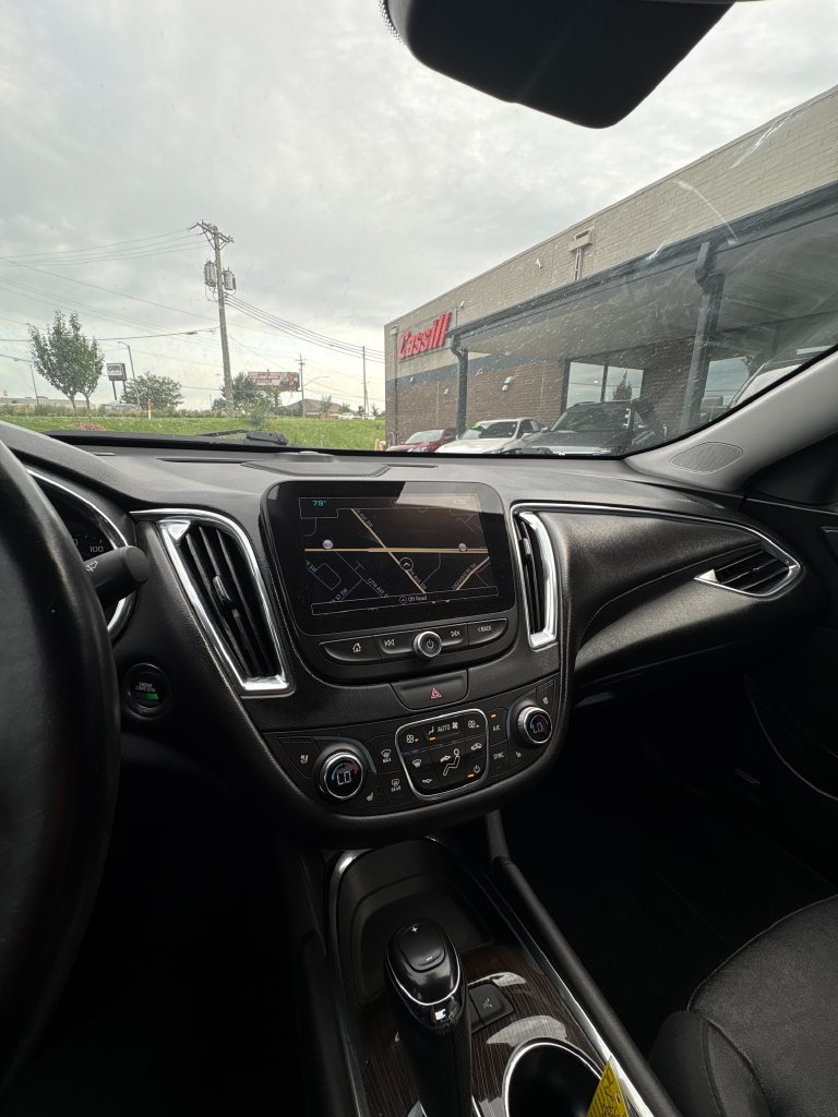 Used 2017 Chevrolet Malibu Premier w/ Driver Confidence Package FWD image 11