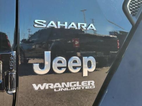 Used 2020 Jeep Wrangler Unlimited Sahara w/ Dual Top Group AWD/4WD image 6