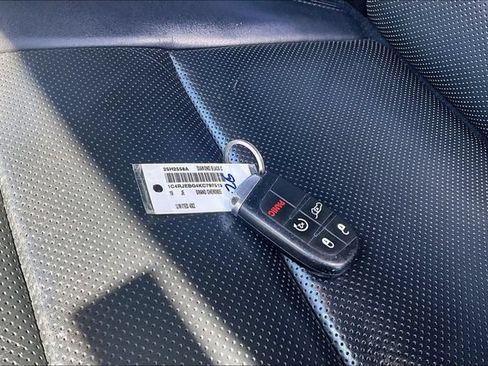 Used 2019 Jeep Grand Cherokee Limited w/ Luxury Group II RWD image 11