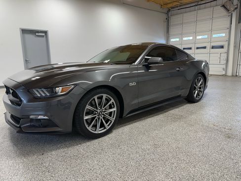 Used 2016 Ford Mustang GT Premium image 8