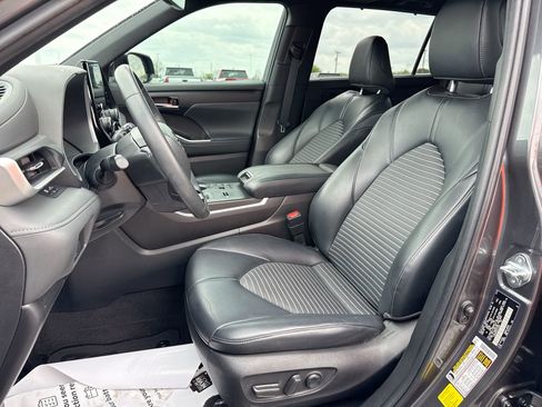 Used 2023 Toyota Highlander XSE image 13