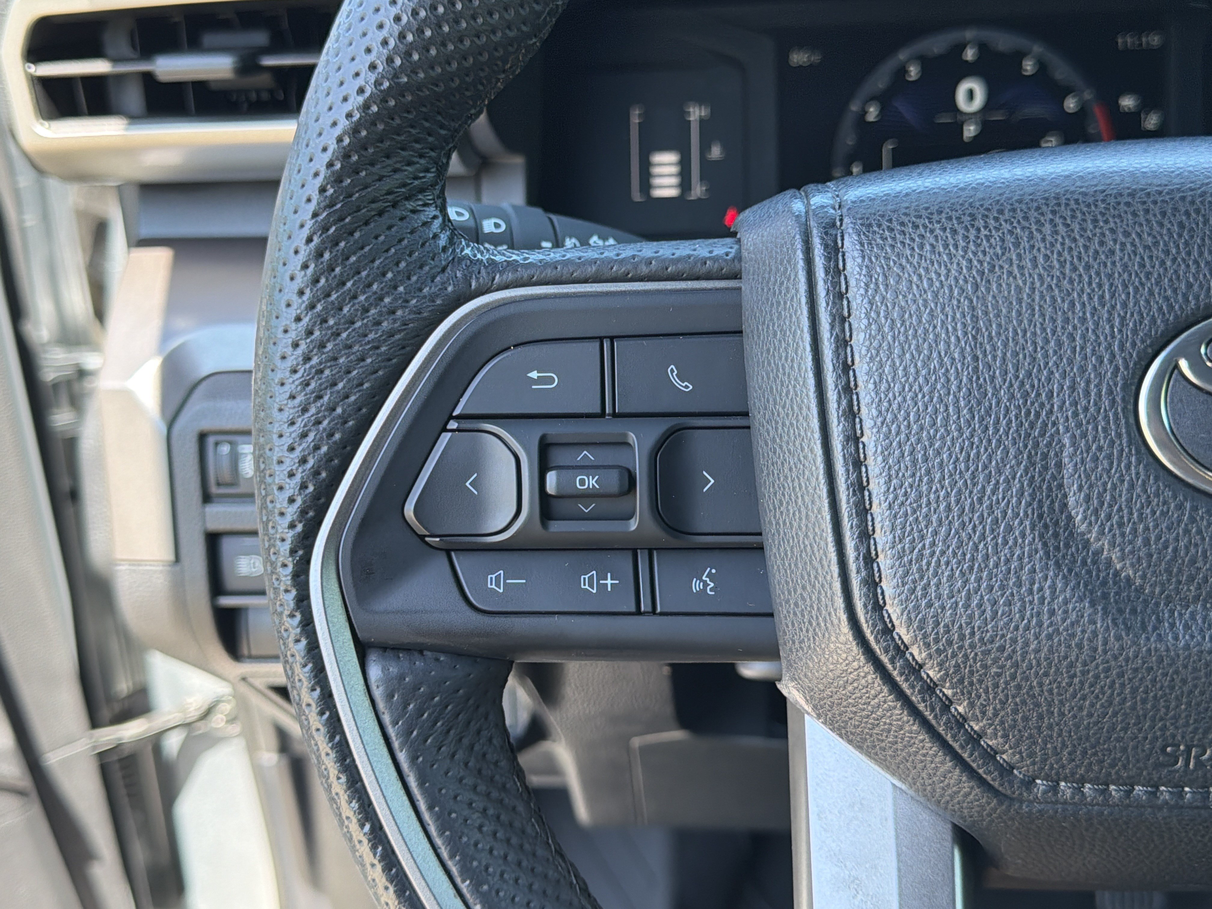 Used 2024 Toyota Tacoma SR5 AWD/4WD image 24