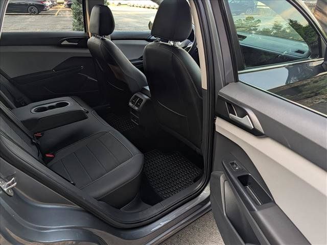 Certified 2023 Volkswagen Taos SE w/ Panoramic Sunroof Package FWD image 14