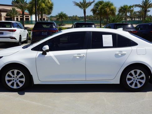 Used 2022 Toyota Corolla LE FWD image 5