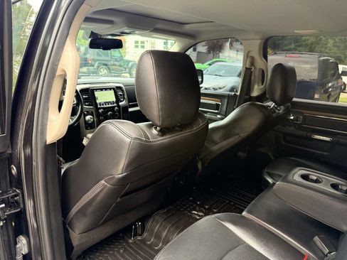 Used 2018 RAM 1500 Laramie w/ Convenience Group AWD/4WD image 30