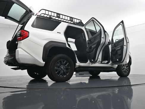 Used 2025 Toyota 4Runner SR5 AWD/4WD image 44