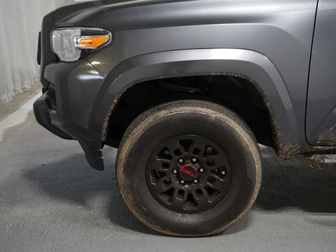 Used 2022 Toyota Tacoma SR5 AWD/4WD image 5