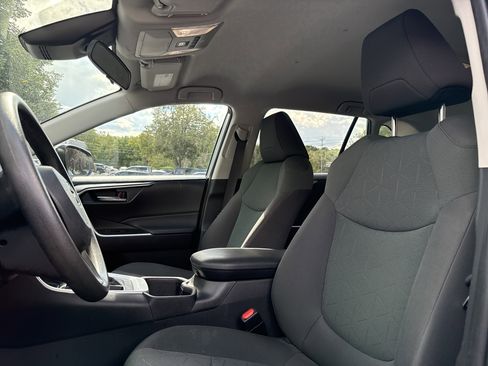 Used 2022 Toyota RAV4 XLE image 12