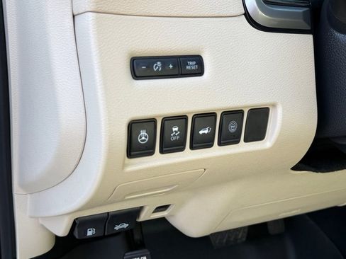 Used 2020 Nissan Murano SL w/ Moonroof Package image 17