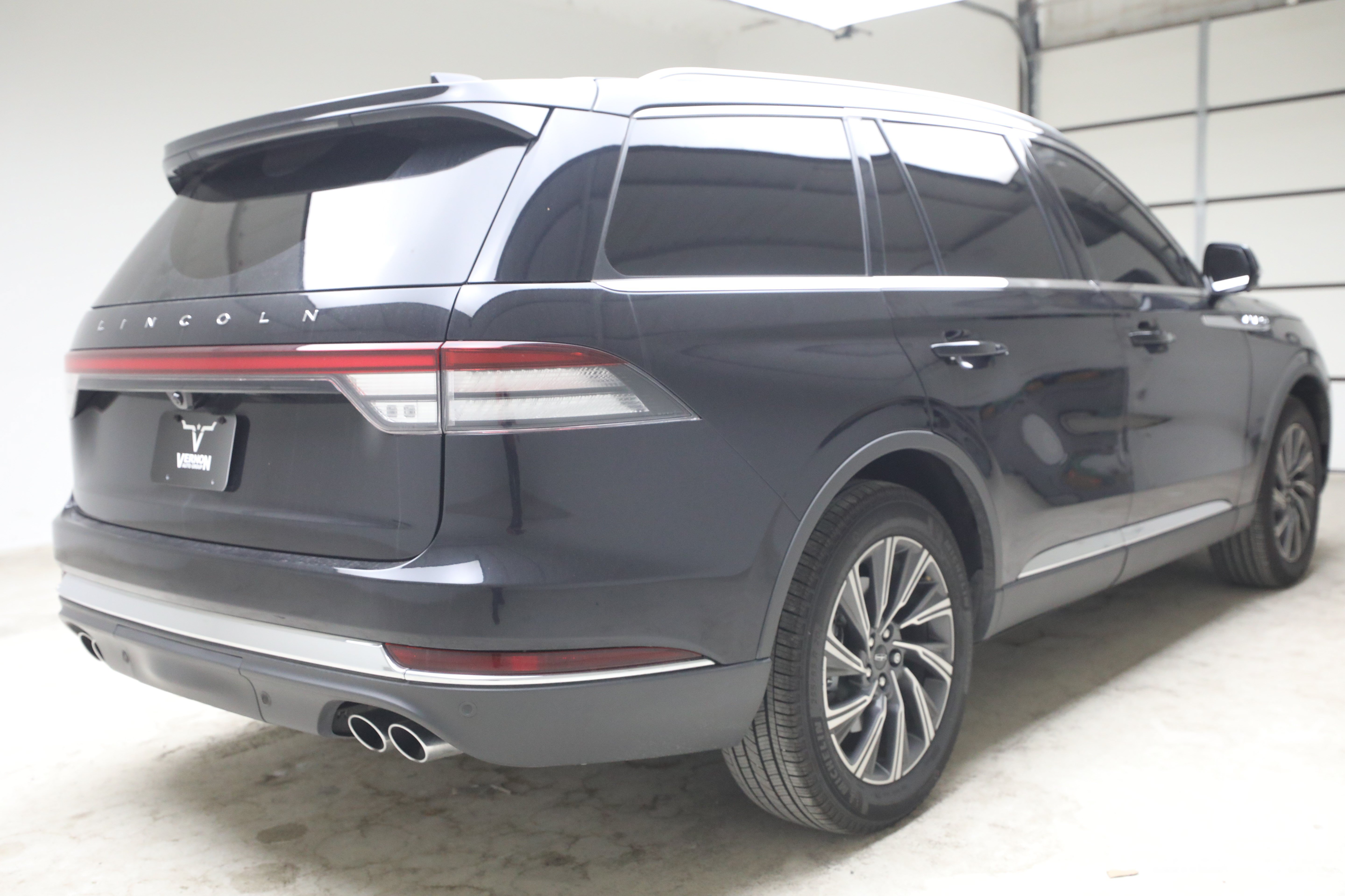 Used 2025 Lincoln Aviator AWD w/ Equipment Group 101A image 4