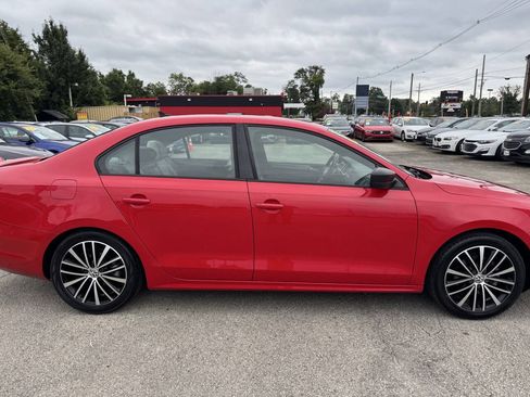 Used 2016 Volkswagen Jetta Sport FWD image 4