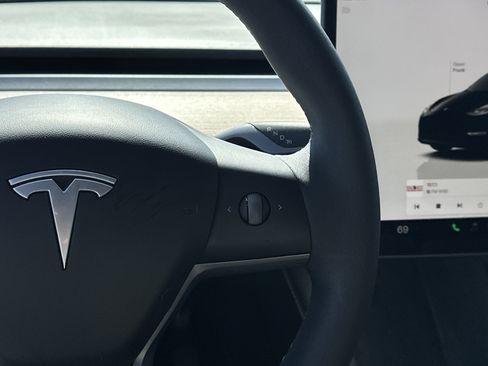 Used 2024 Tesla Model Y Long Range image 24