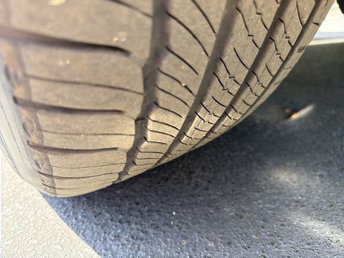 Certified 2025 Volvo XC40 B5 Core image 12