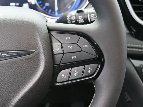 Used 2022 Chrysler Pacifica Touring-L w/ Uconnect Theater Family Group image 33