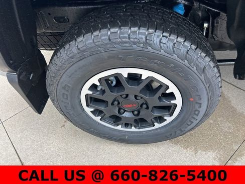 New 2025 Toyota Tacoma TRD Off-Road image 7