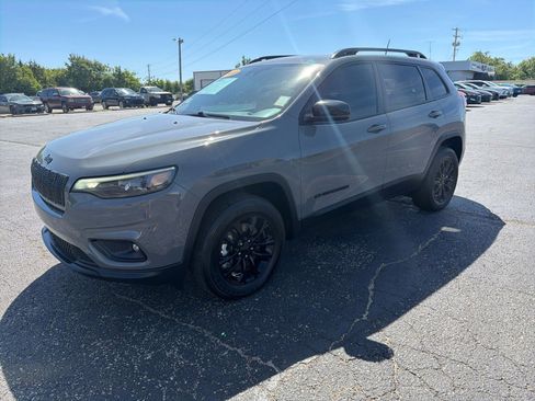 Used 2023 Jeep Cherokee Altitude Lux AWD/4WD image 4