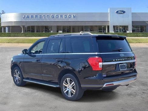 Used 2023 Ford Expedition XLT image 3