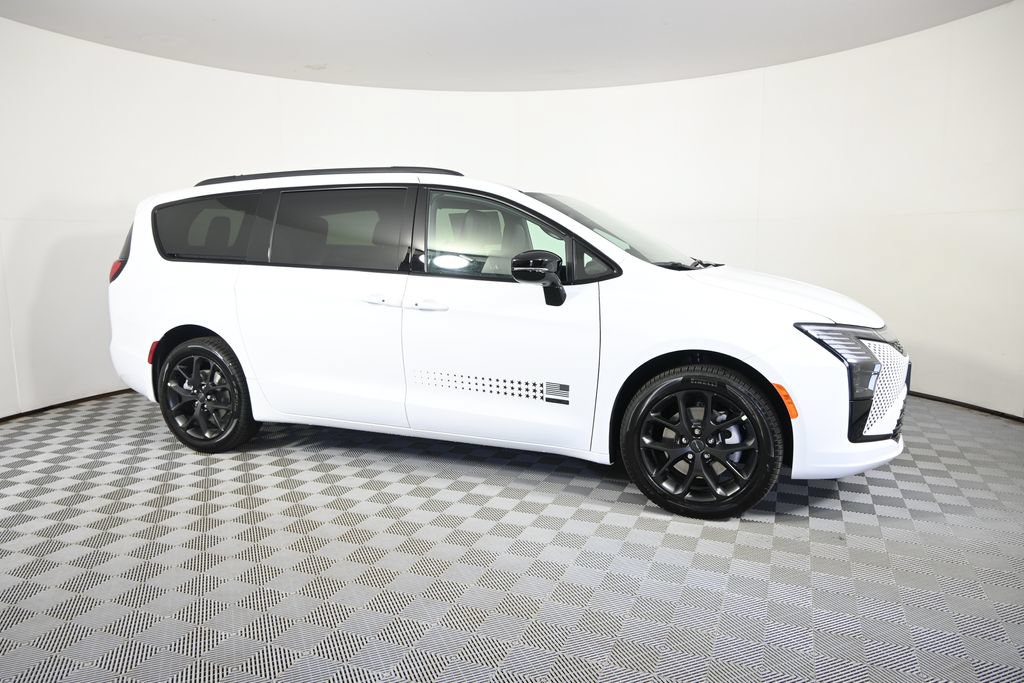 New 2027 Chrysler Pacifica Select AWD/4WD image 8