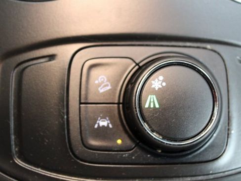 Used 2022 GMC Terrain SLE image 20