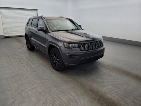 Used 2017 Jeep Grand Cherokee Altitude AWD/4WD image 13