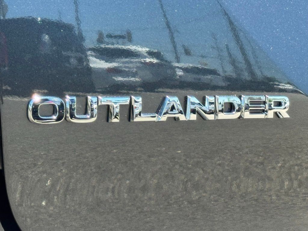 Used 2025 Mitsubishi Outlander SEL FWD image 11