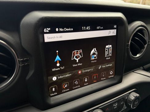 Used 2020 Jeep Gladiator Overland image 17