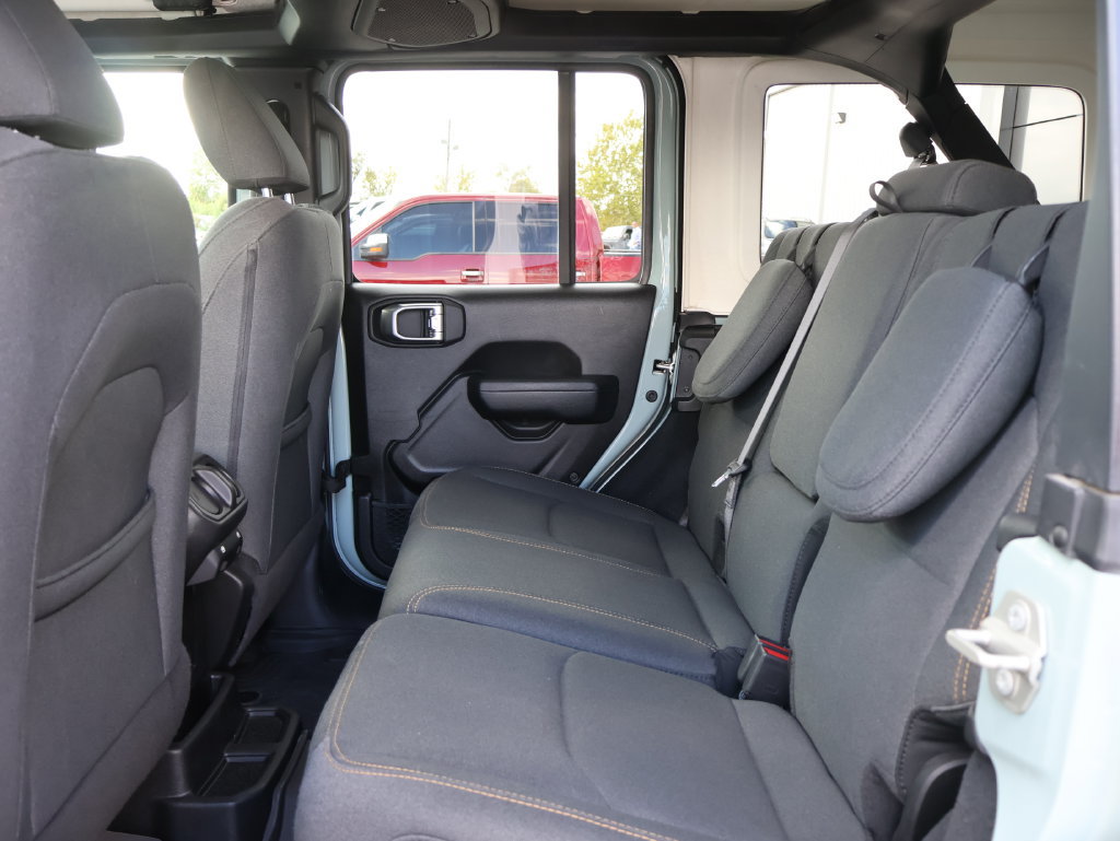 Used 2024 Jeep Wrangler Unlimited AWD/4WD image 16