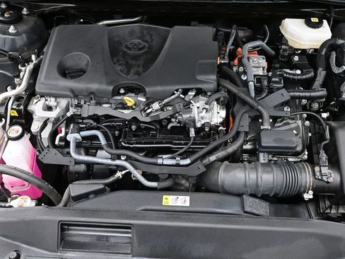 Used 2025 Toyota Camry XSE FWD image 15