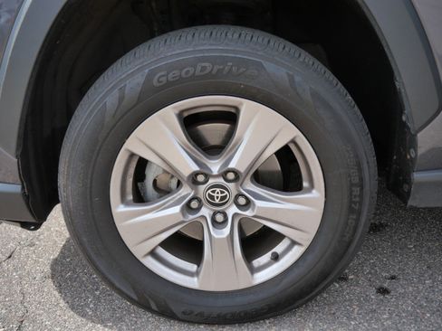 Used 2022 Toyota RAV4 XLE AWD/4WD image 16