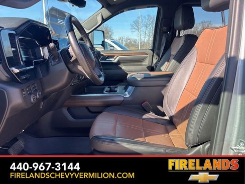 Used 2024 Chevrolet Silverado 3500 High Country w/ Technology Package image 14