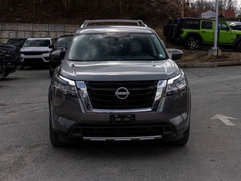Used 2023 Nissan Pathfinder SL AWD/4WD image 2
