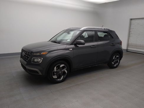 Used 2025 Hyundai Venue SEL image 2