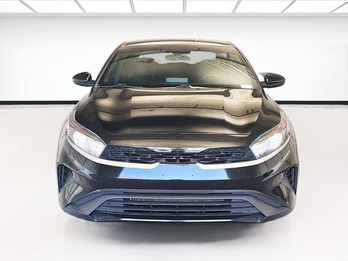 Used 2023 Kia Forte LX image 2